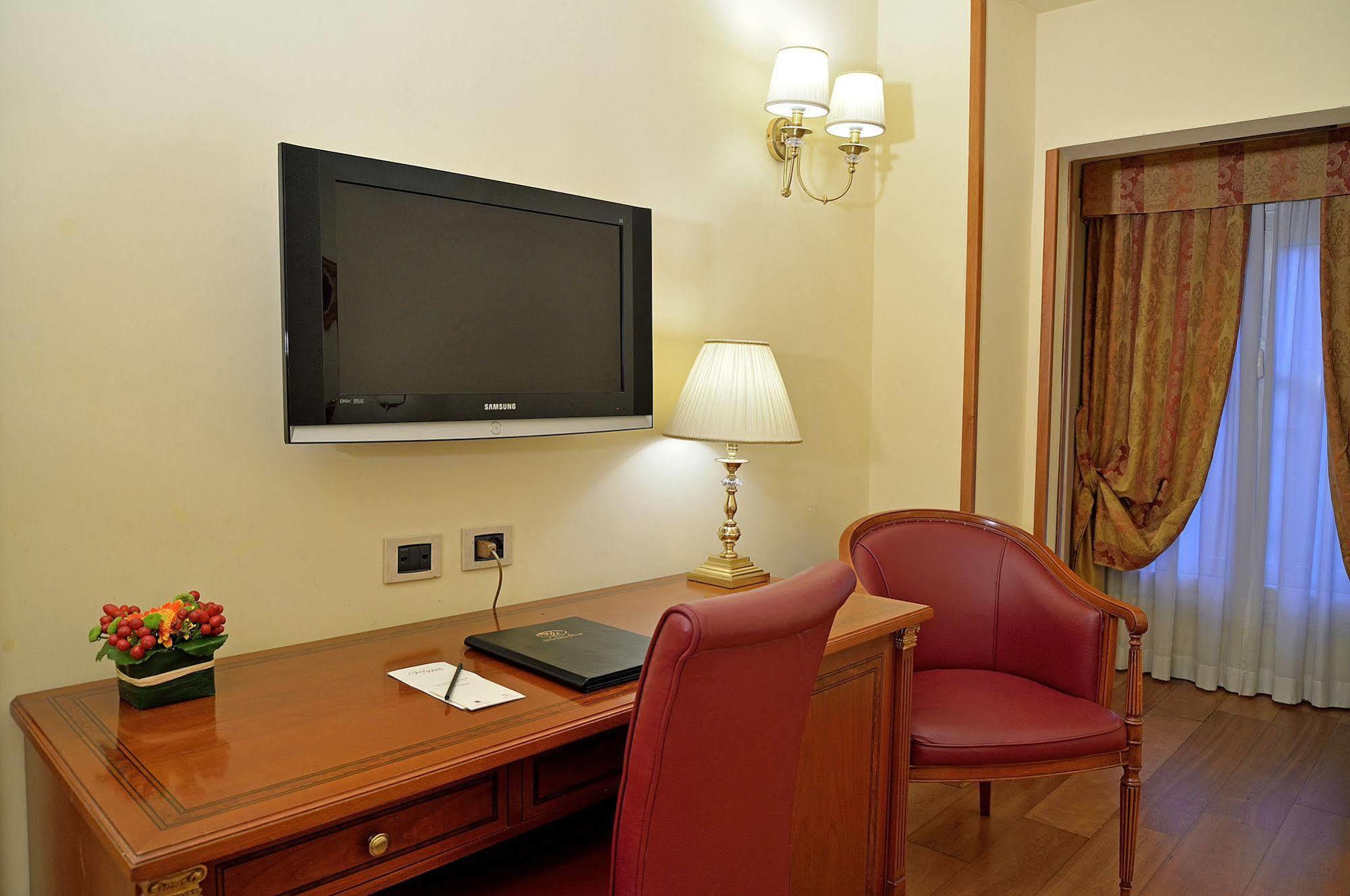 Hotel Homs Рим Екстериор снимка
