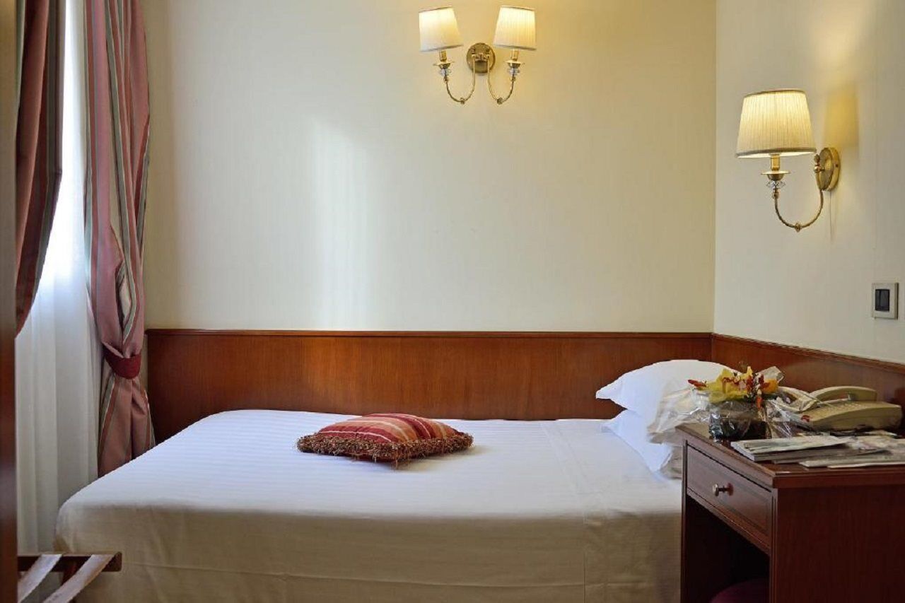 Hotel Homs Рим Екстериор снимка